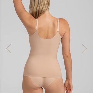 NWT!!! Honey love Crossover cami